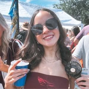 Meet your Posher, Saylor